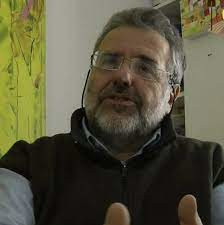 Fisico cibernetico, coordinatore scientifico di Forum Cooperazione e Tecnologia, che aderisce a CO-energia, RES Lombardia e DESR PASM. Svolgo ricerche su “Reti Sociali ed Economia Solidale”, che ho insegnato per ultimo all’Università della Calabria. Sono Presidente di CO-energia e membro del CdA di MAG2. Sono coordinatore dell’ATS BKM, che gestisce, in convenzione con il Comune di Milano, tre Hub polifunzionali in tre quartieri periferici, tra cui la Barona in Zona 6. Mi occupo da sempre di progetti di R&S anche a livello europeo: tra questi nel 2006/8 Nuovi Stili di Vita - capofila MAG2. Sono autore/curatore di più libri su tematiche EcoSol.